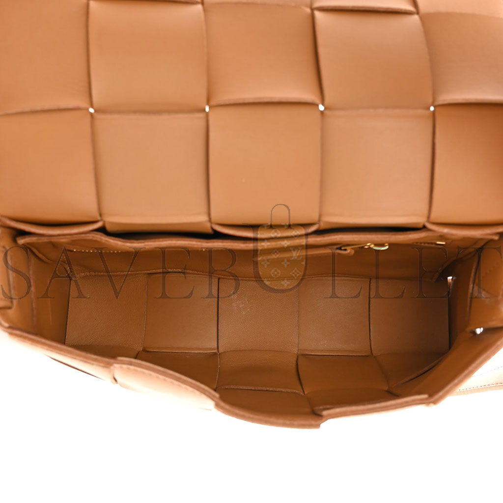 bo*te*ga Ve*ne*ta nappa maxi intreccio cassette bag almond (23*15*5.5cm)