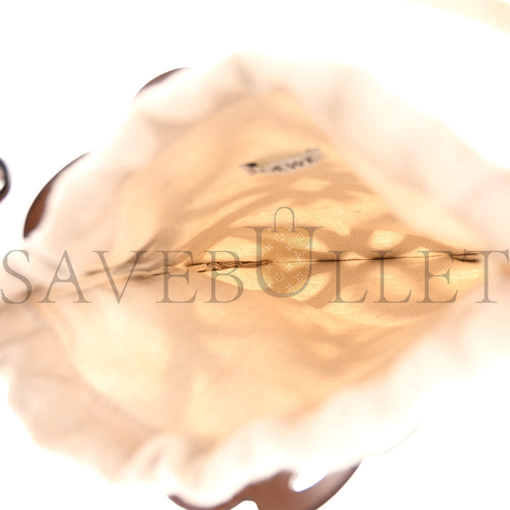 l*ew* smooth calfskin small anagram cutout tote tan beige (25*23*1cm)