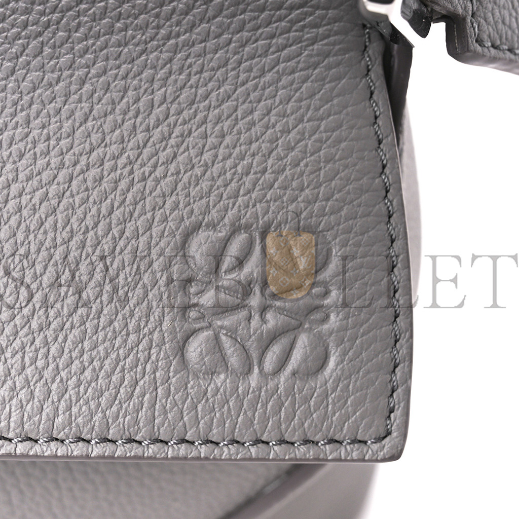 l*ew* soft grained calfskin small puzzle edge bag pearl grey (24*16.5*10.5cm)