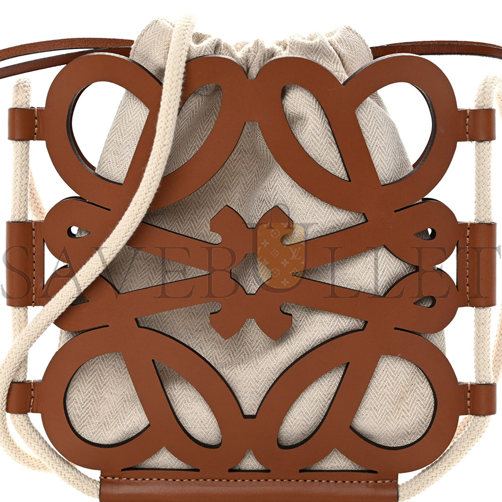 l*ew* smooth calfskin small anagram cutout tote tan beige (25*23*1cm)